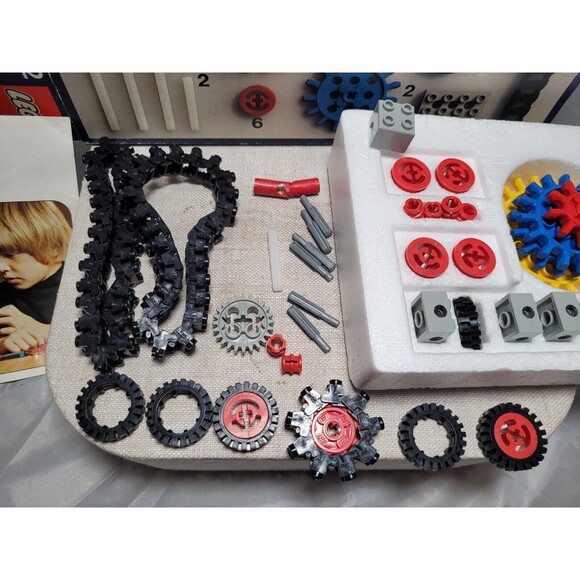 1974 LEGO SYSTEM D-812 GEAR SUPPLEMENTARY SET LEGO - Picture 4 of 8